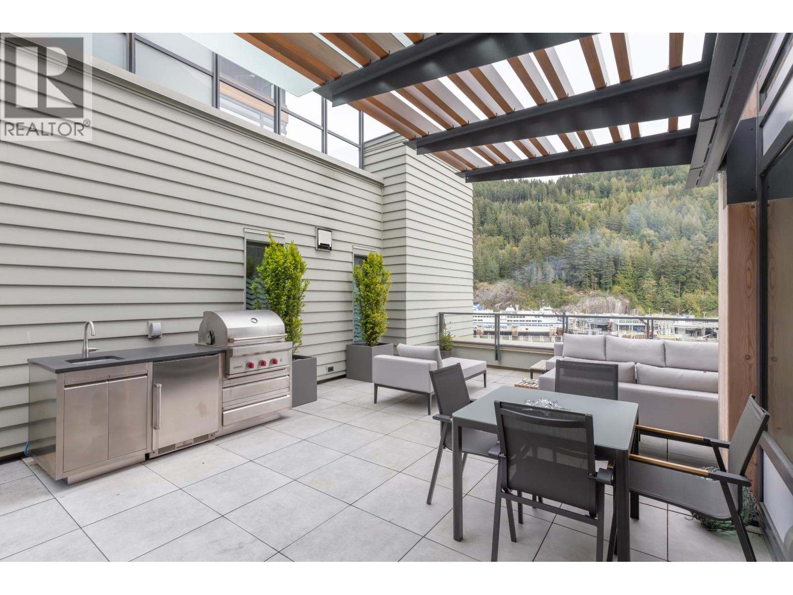 706 6707 NELSON AVENUE, West Vancouver