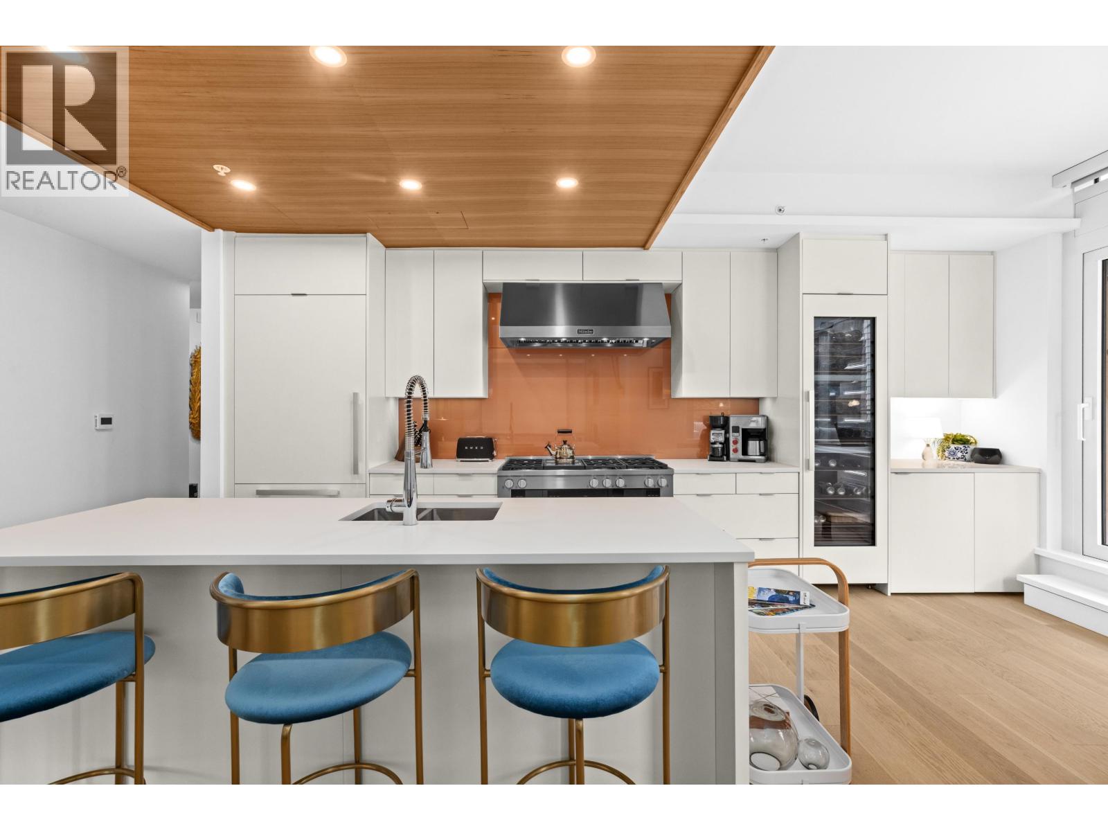 706 6707 NELSON AVENUE, West Vancouver