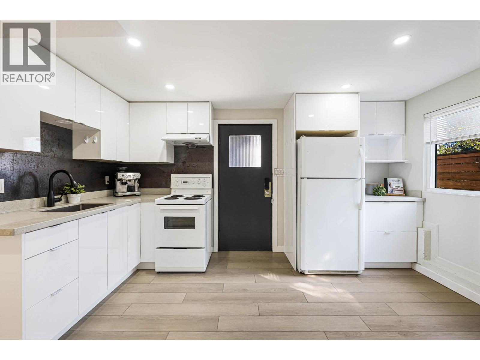 8326 ROYAL OAK AVENUE, Burnaby