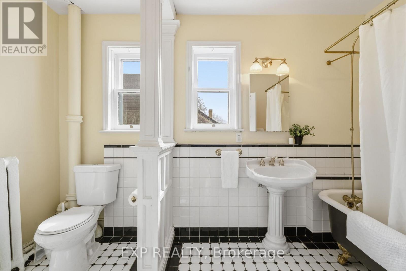 385 STEWART STREET - 33