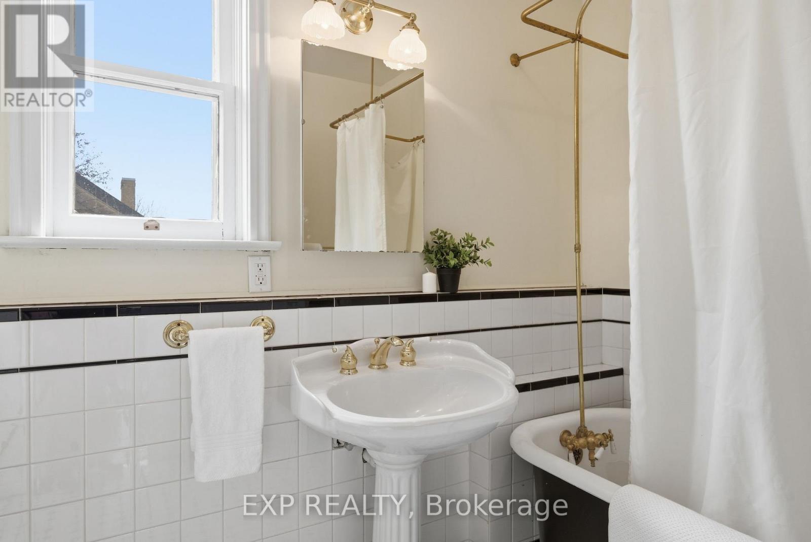 385 STEWART STREET - 34