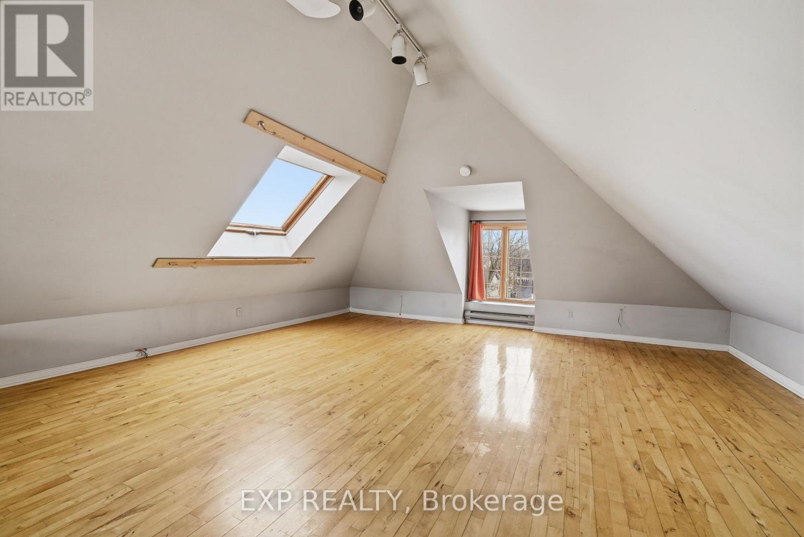 385 STEWART STREET - 36