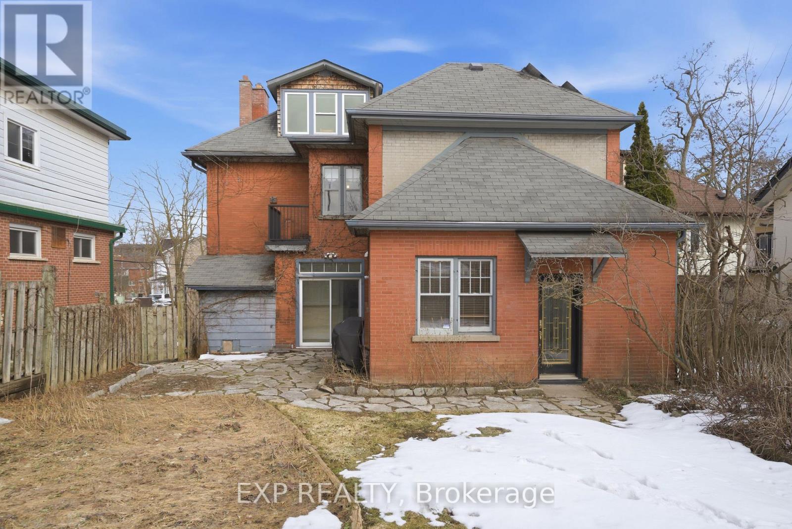385 STEWART STREET - 40