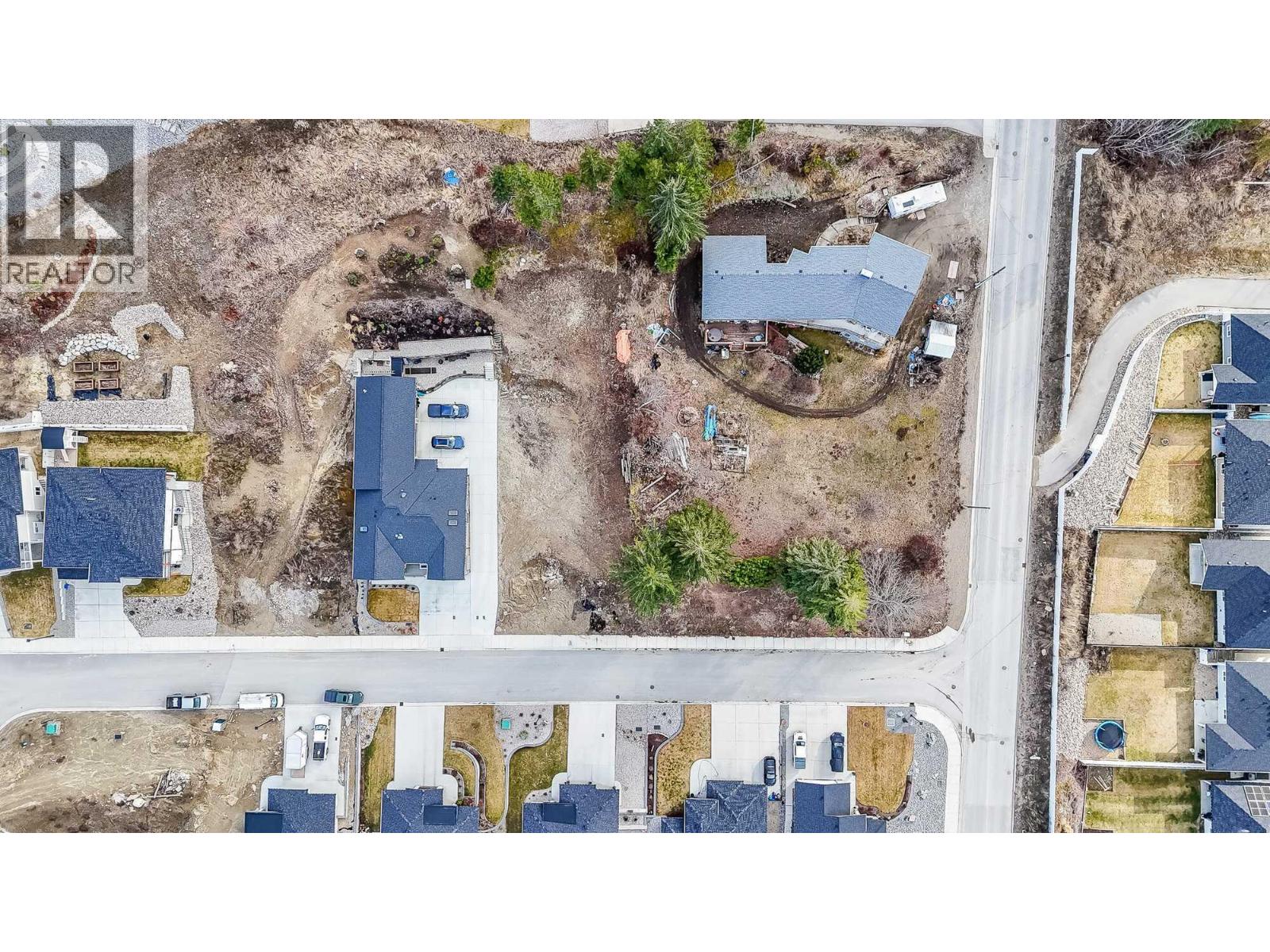 1060 16 AVENUE SE - 11