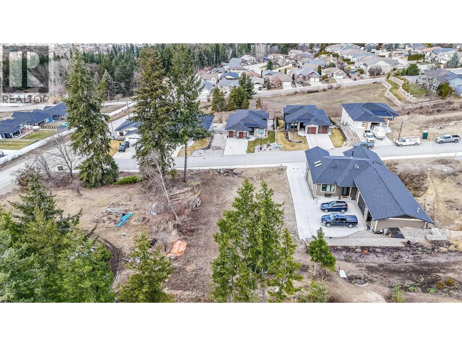 1060 16 AVENUE SE - 16