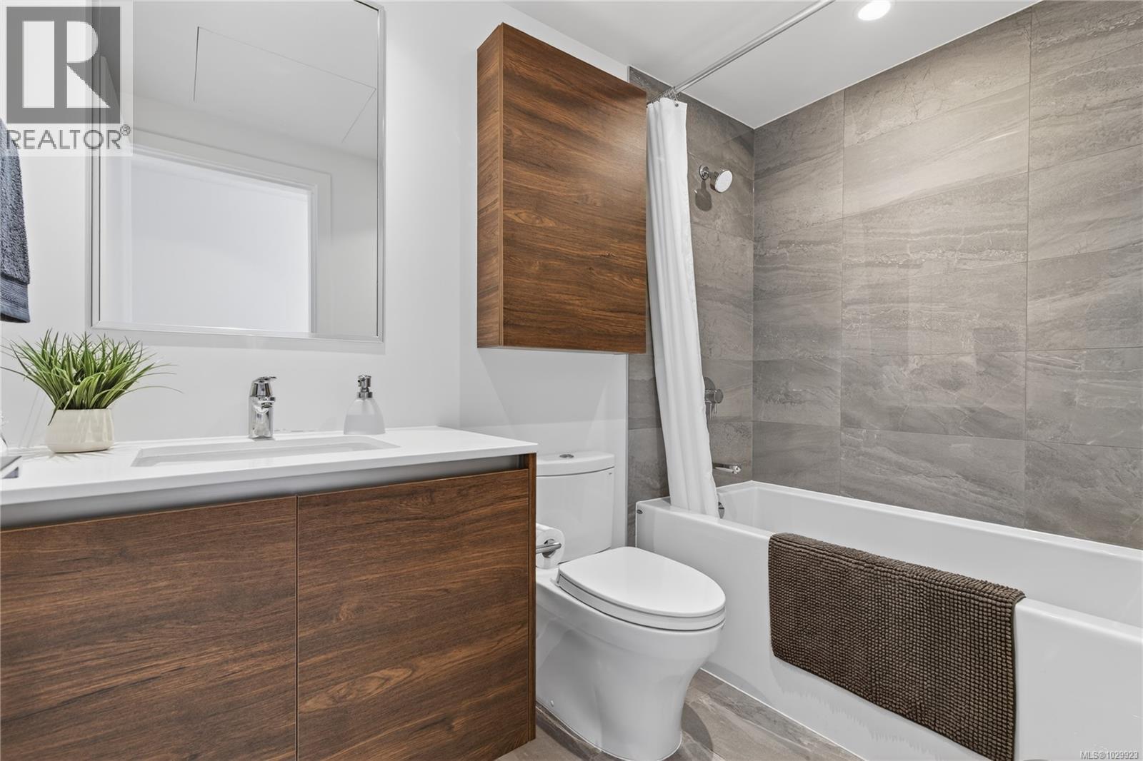 1001 369 Tyee Road, Victoria