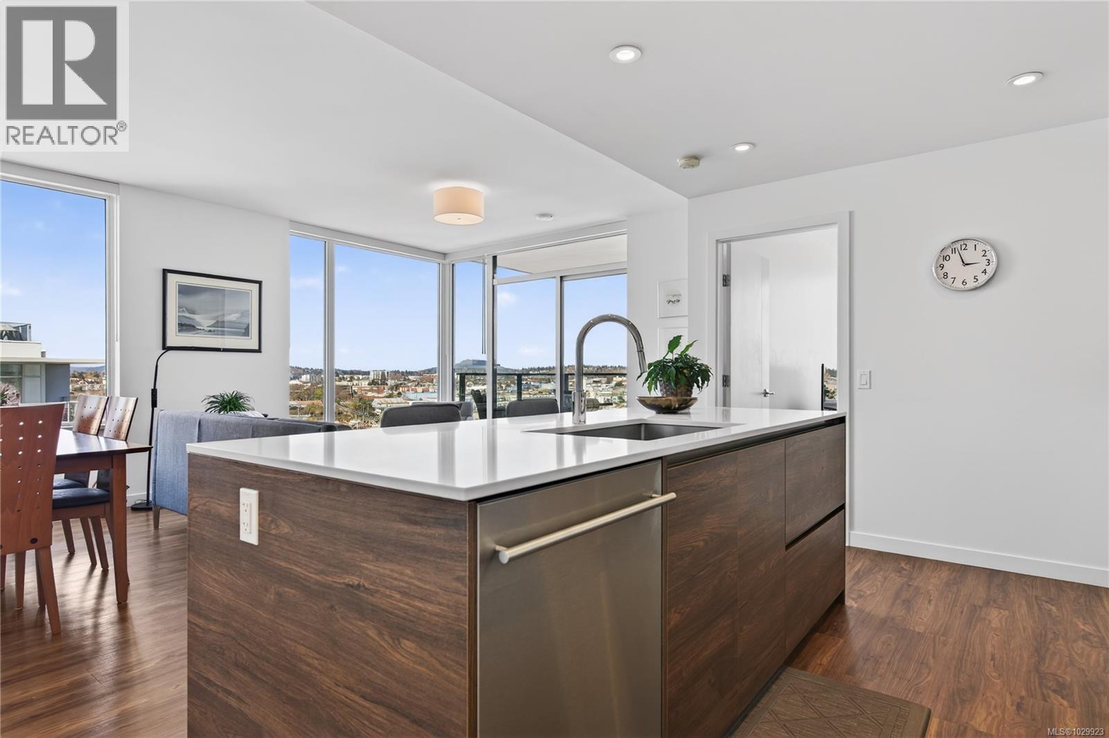 1001 369 Tyee Road, Victoria