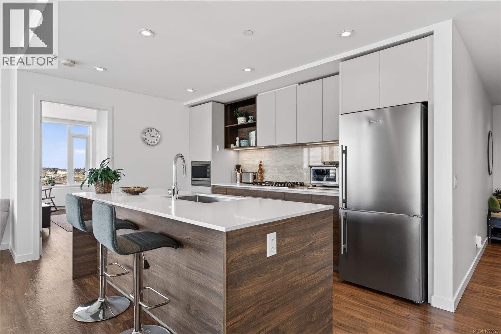 1001 369 Tyee Road, Victoria