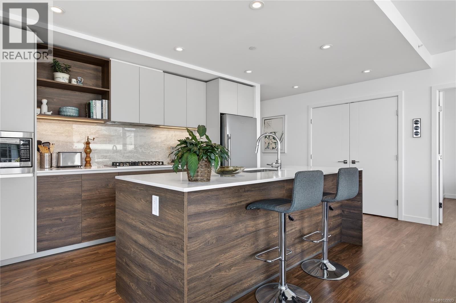 1001 369 Tyee Road, Victoria