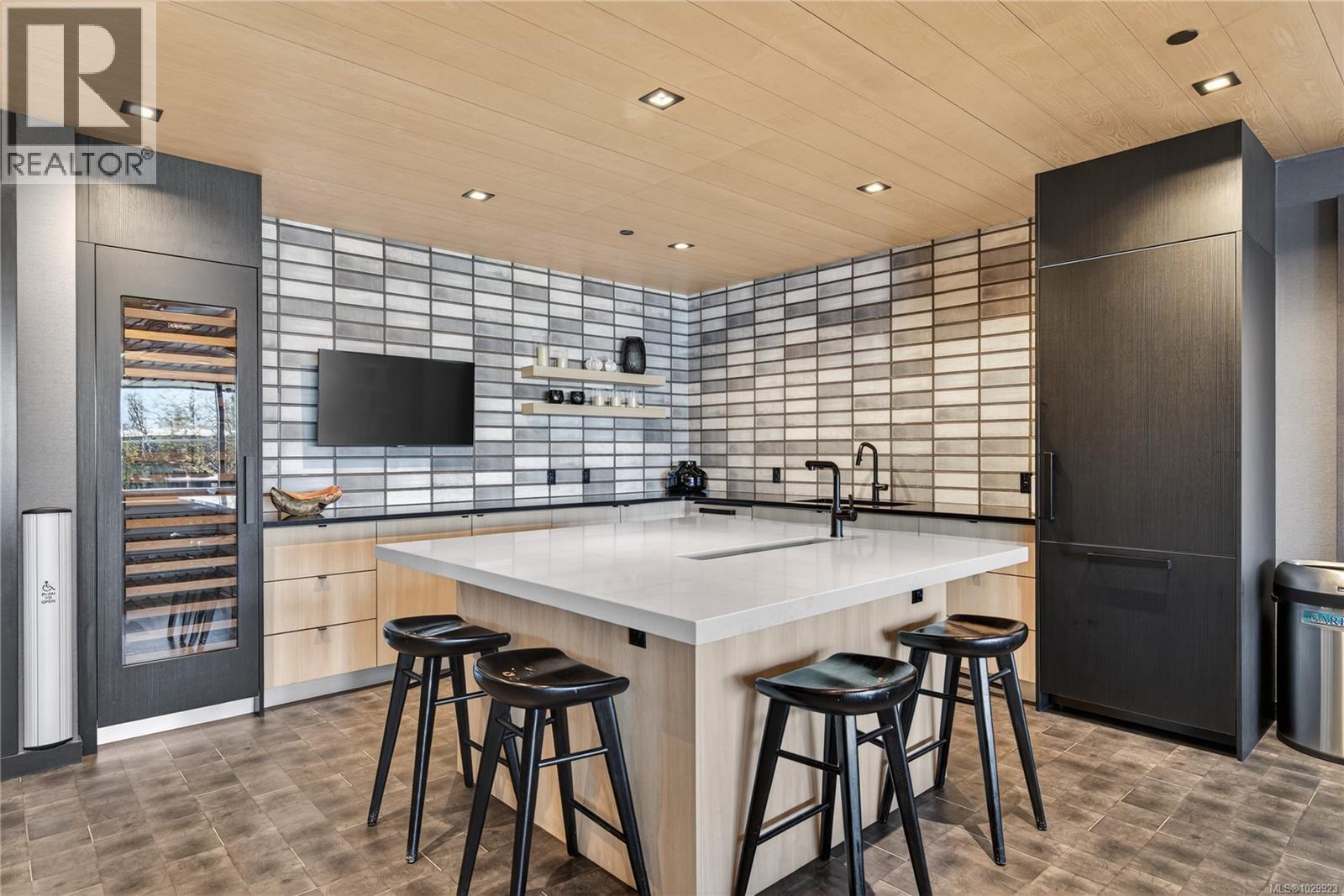 1001 369 Tyee Road, Victoria