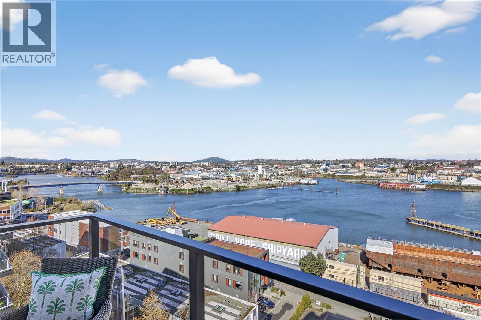 1001 369 Tyee Road, Victoria