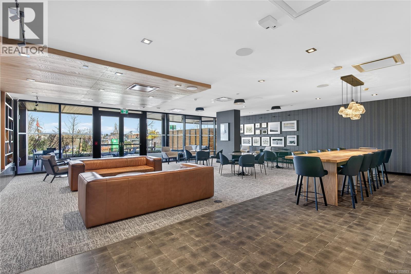 1001 369 Tyee Road, Victoria