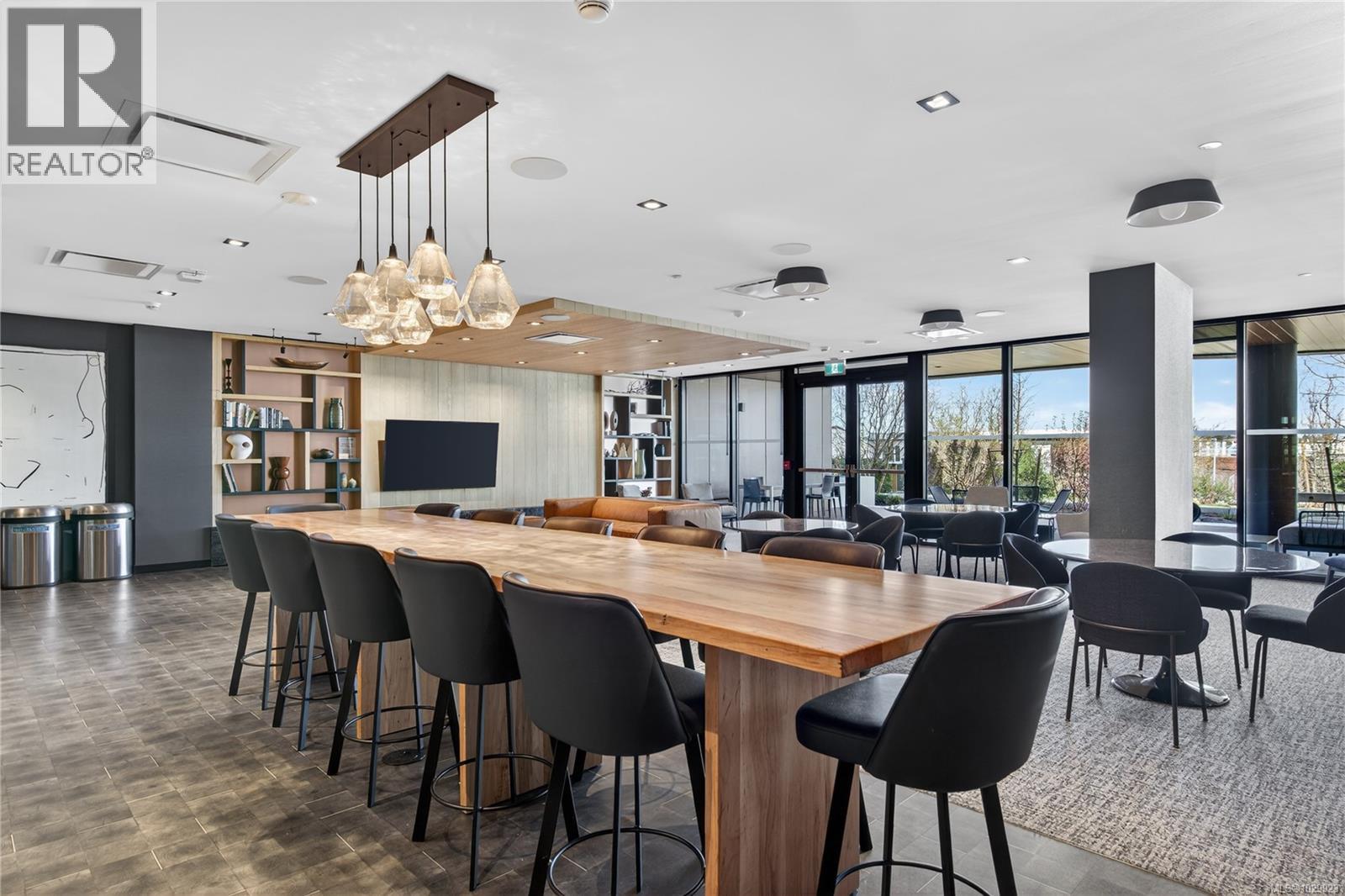 1001 369 Tyee Road, Victoria