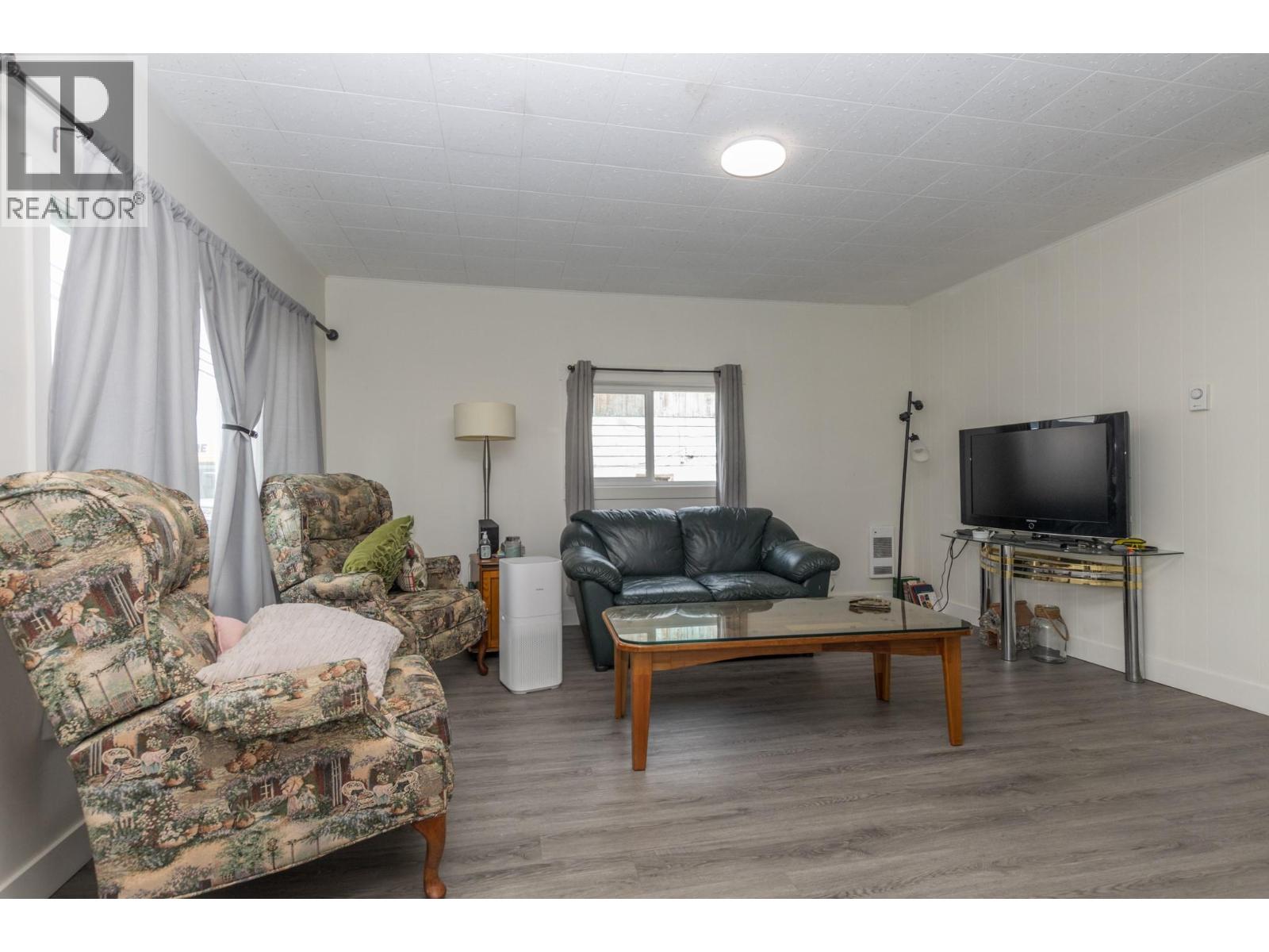 680 10 Street SW, Salmon Arm