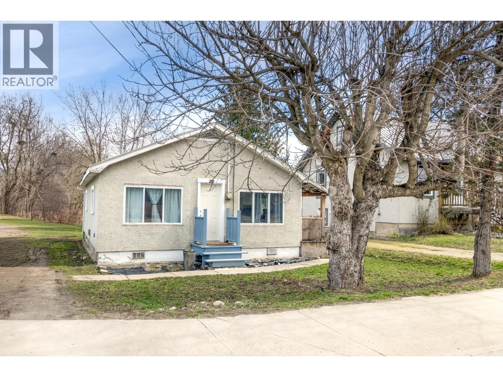  680 10 Street Southwest, Salmon Arm