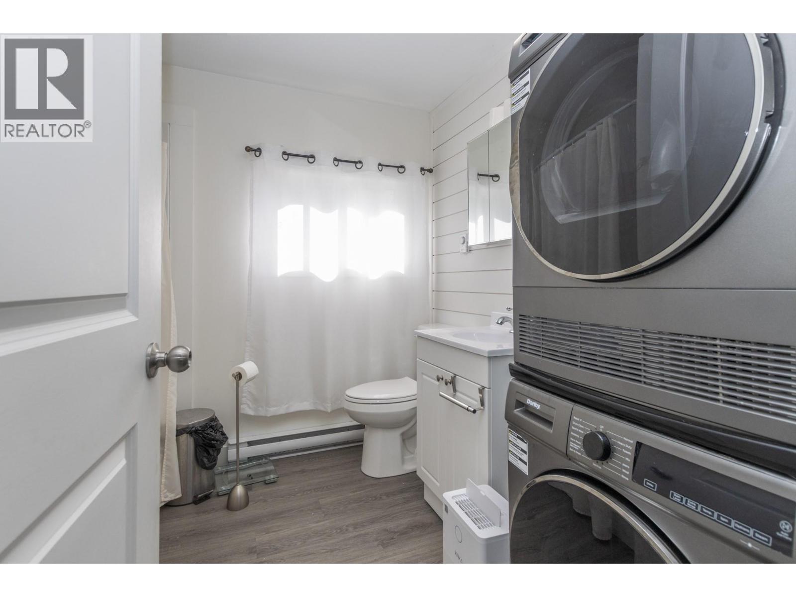 680 10 Street SW, Salmon Arm