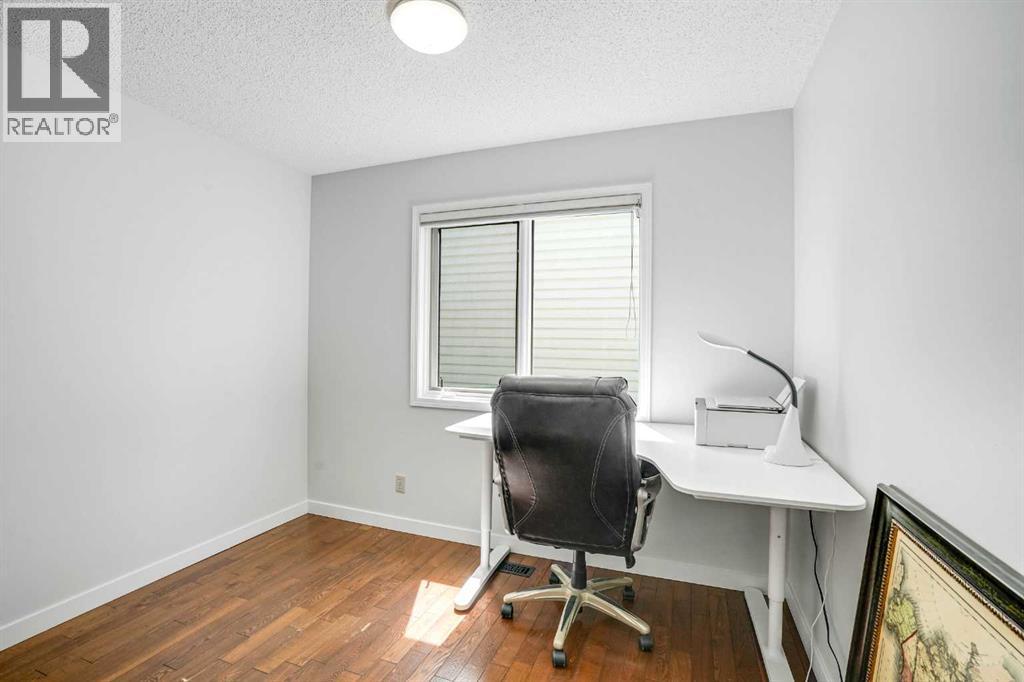 Single Family House for Sale in  Riverview Close SE Riverbend Calgary 