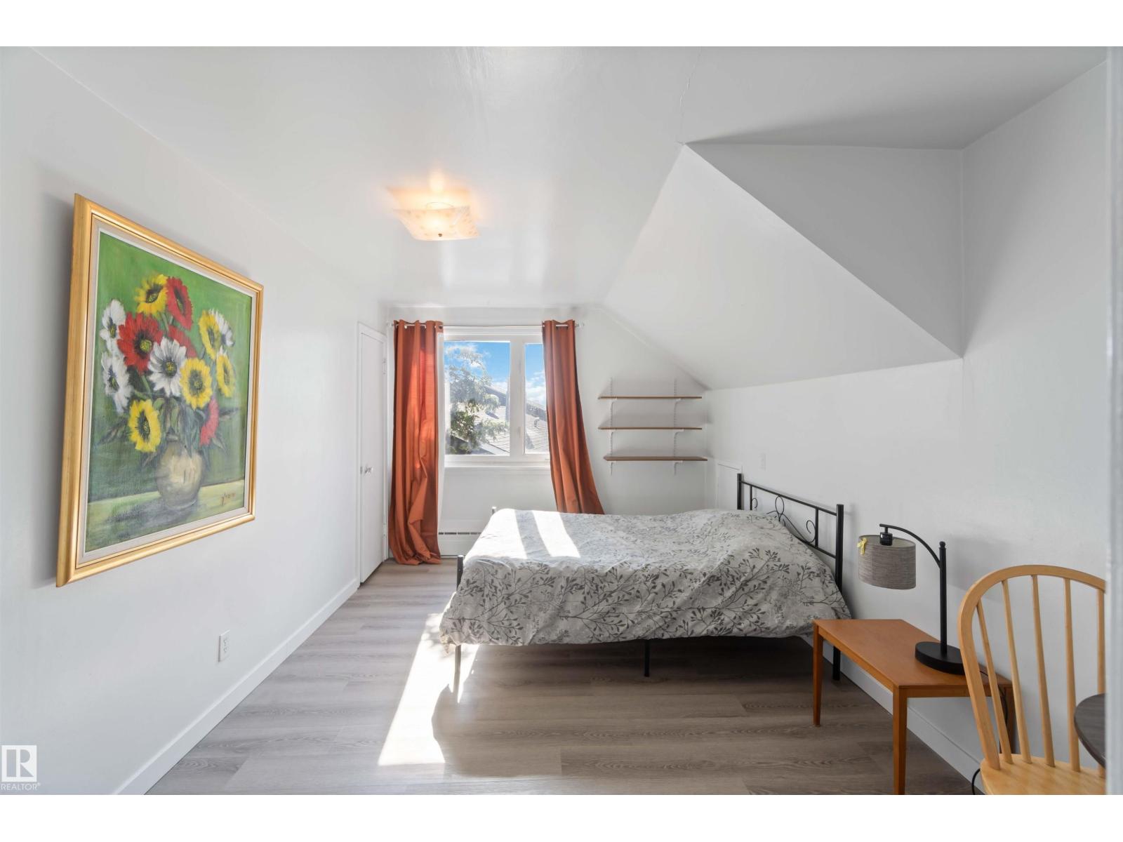 11022 110 AV NW, Edmonton