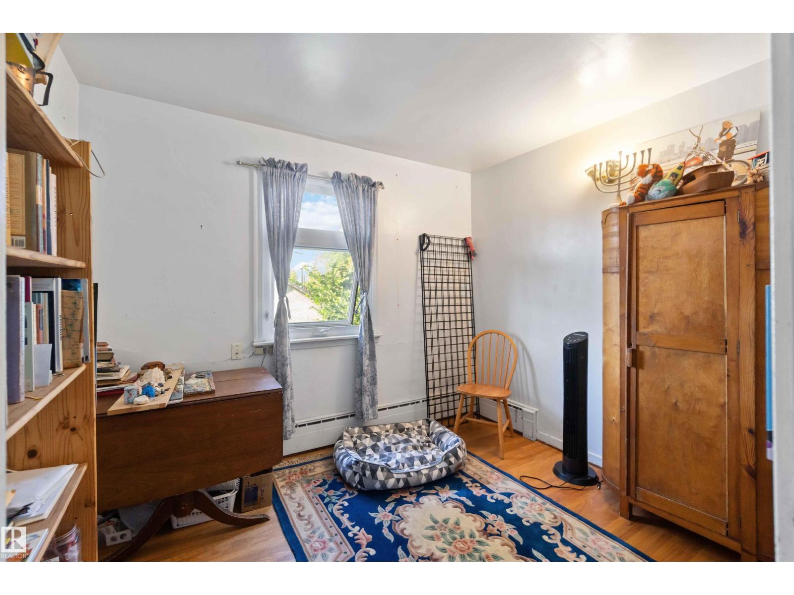 11022 110 AV NW, Edmonton