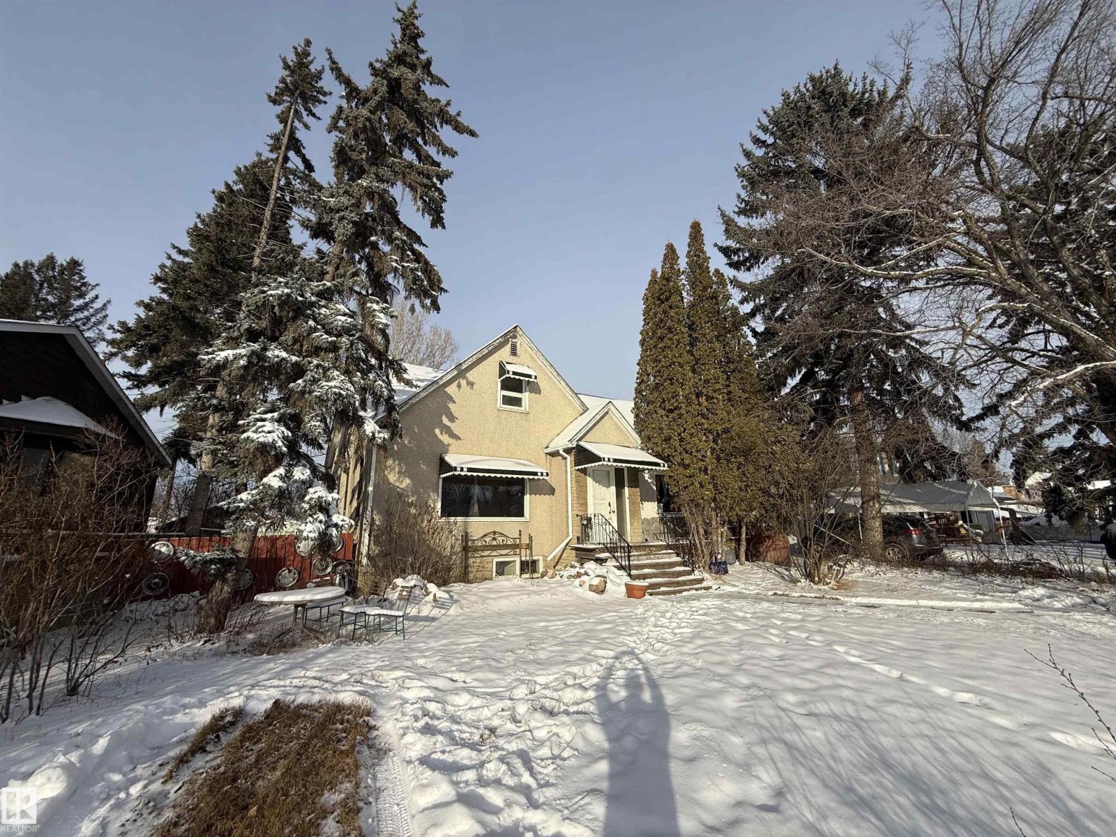 11022 110 AV NW, Edmonton