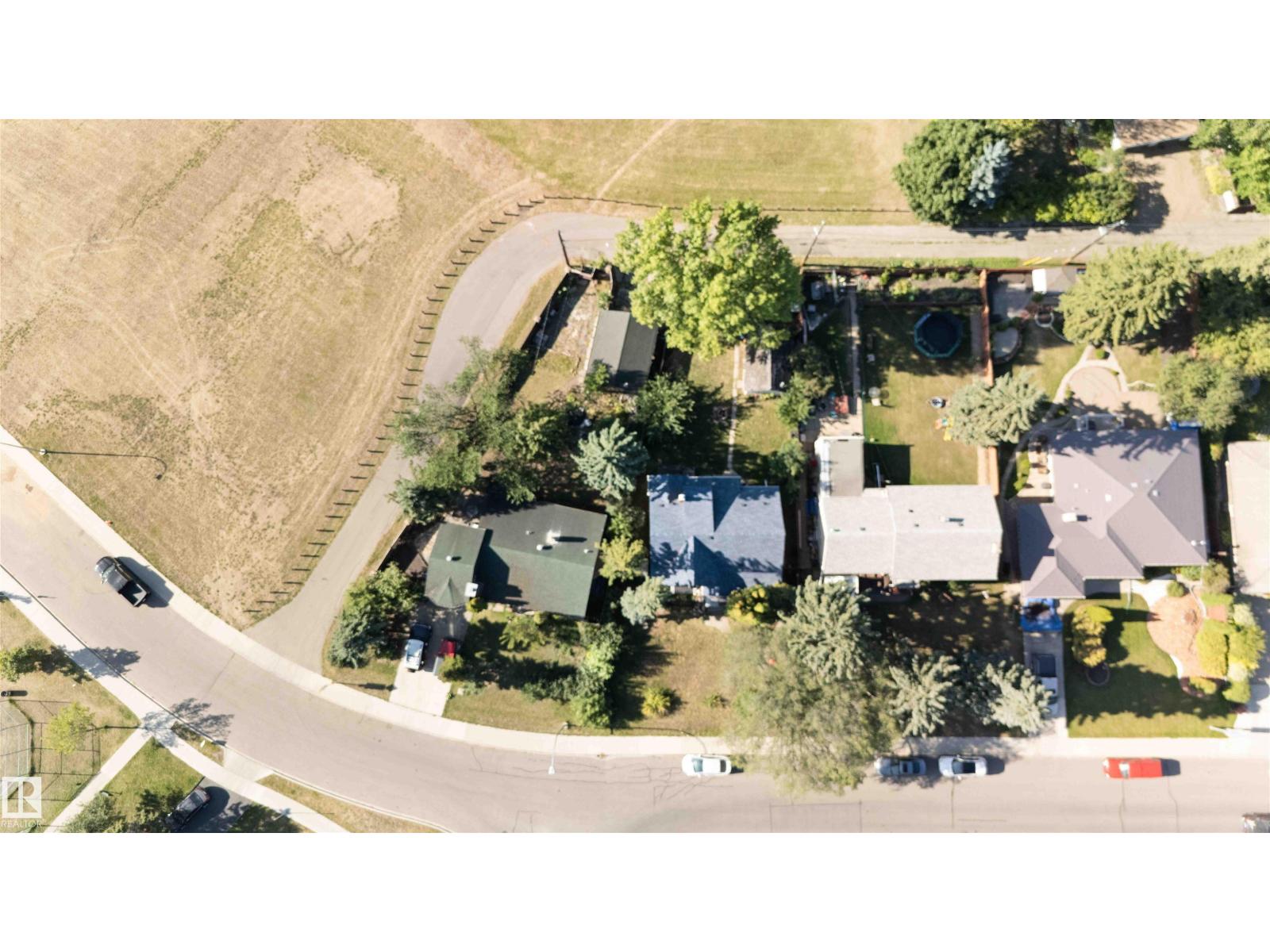 11022 110 AV NW, Edmonton