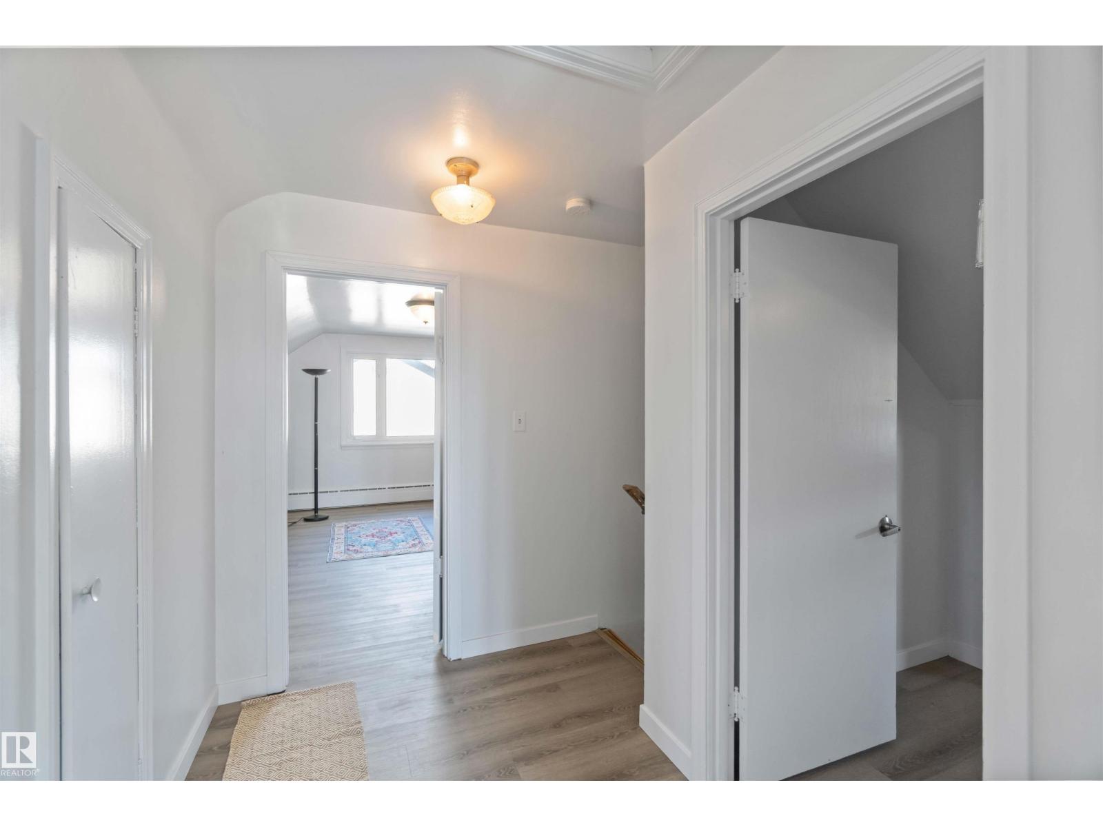 11022 110 AV NW, Edmonton