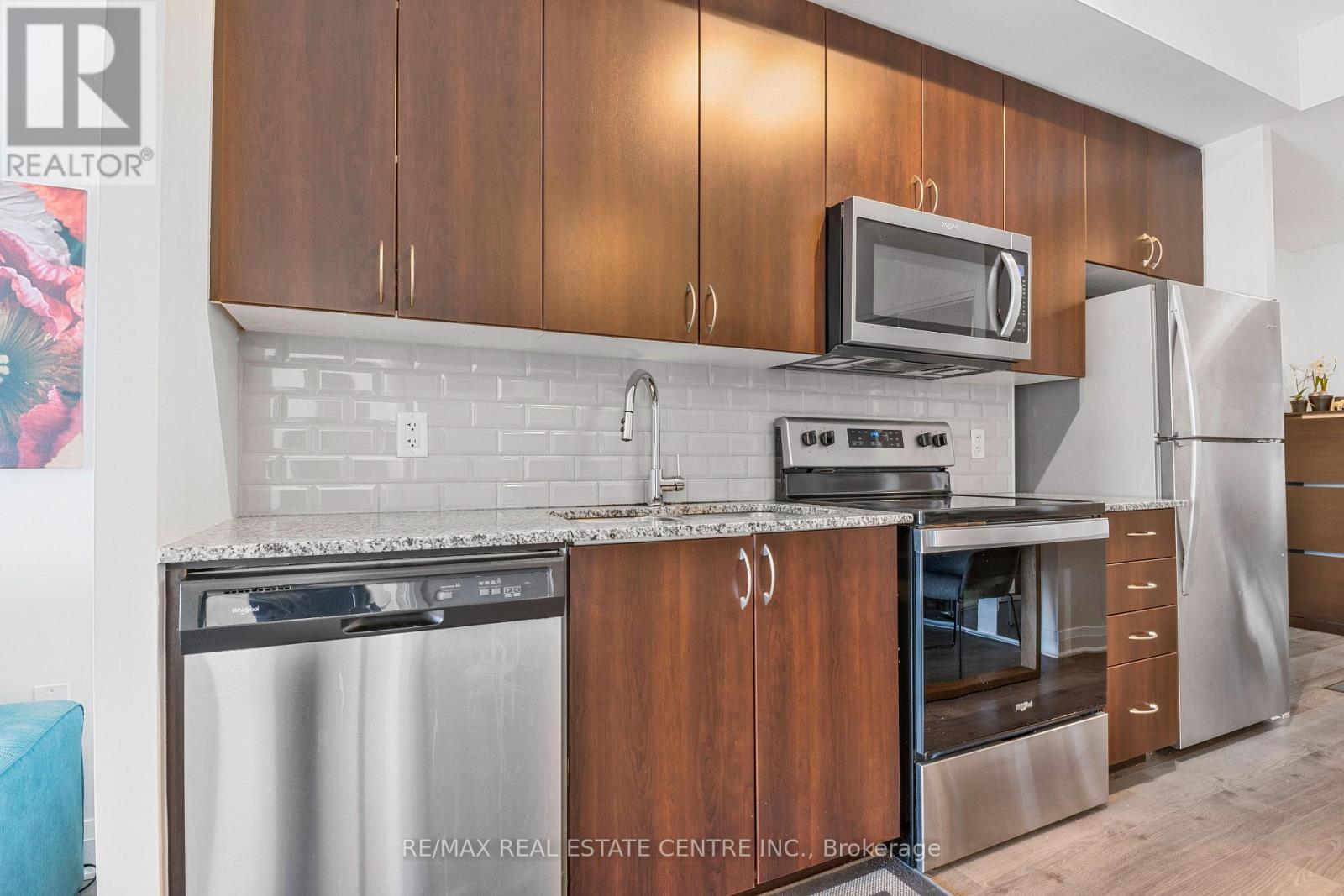 #309 3220 SHEPPARD AVENUE E - 10