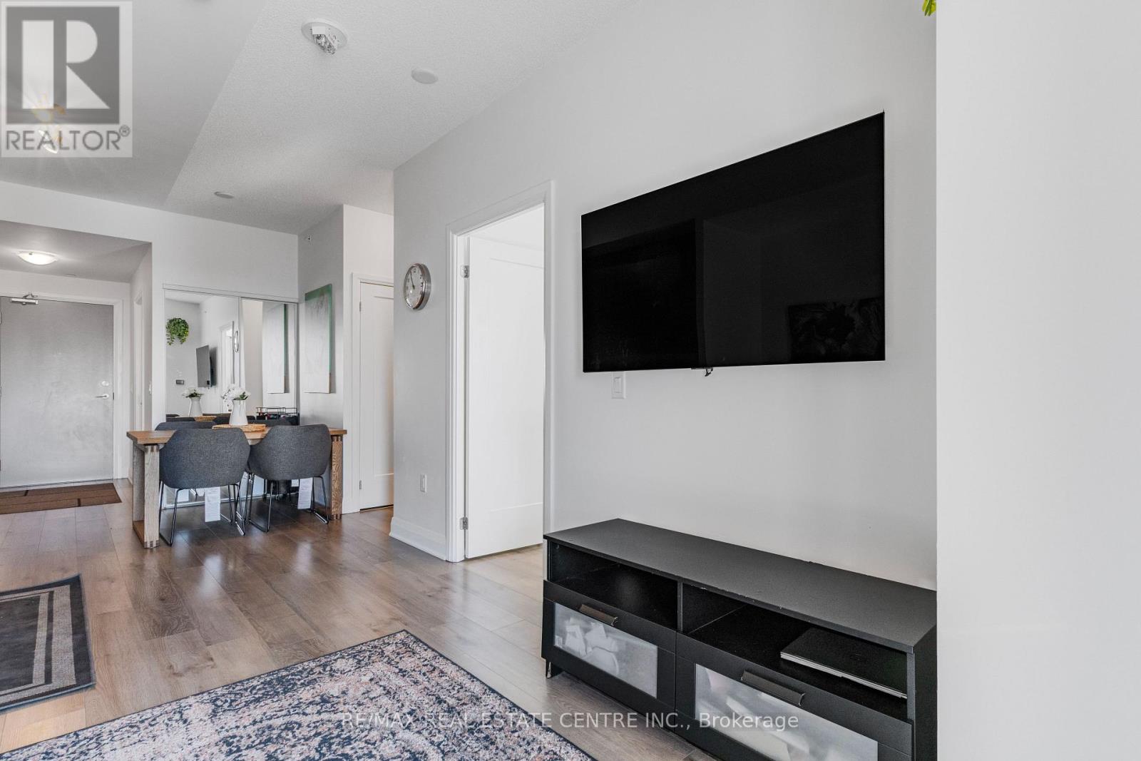 #309 3220 SHEPPARD AVENUE E - 11