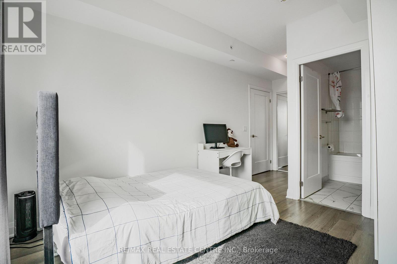 #309 3220 SHEPPARD AVENUE E - 17