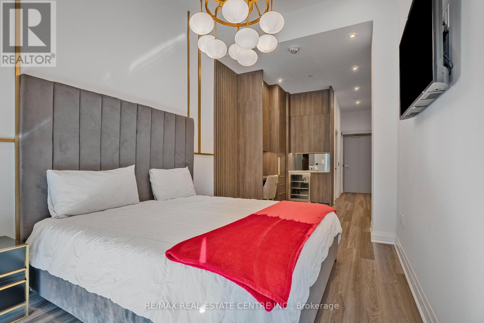 #309 3220 SHEPPARD AVENUE E - 28