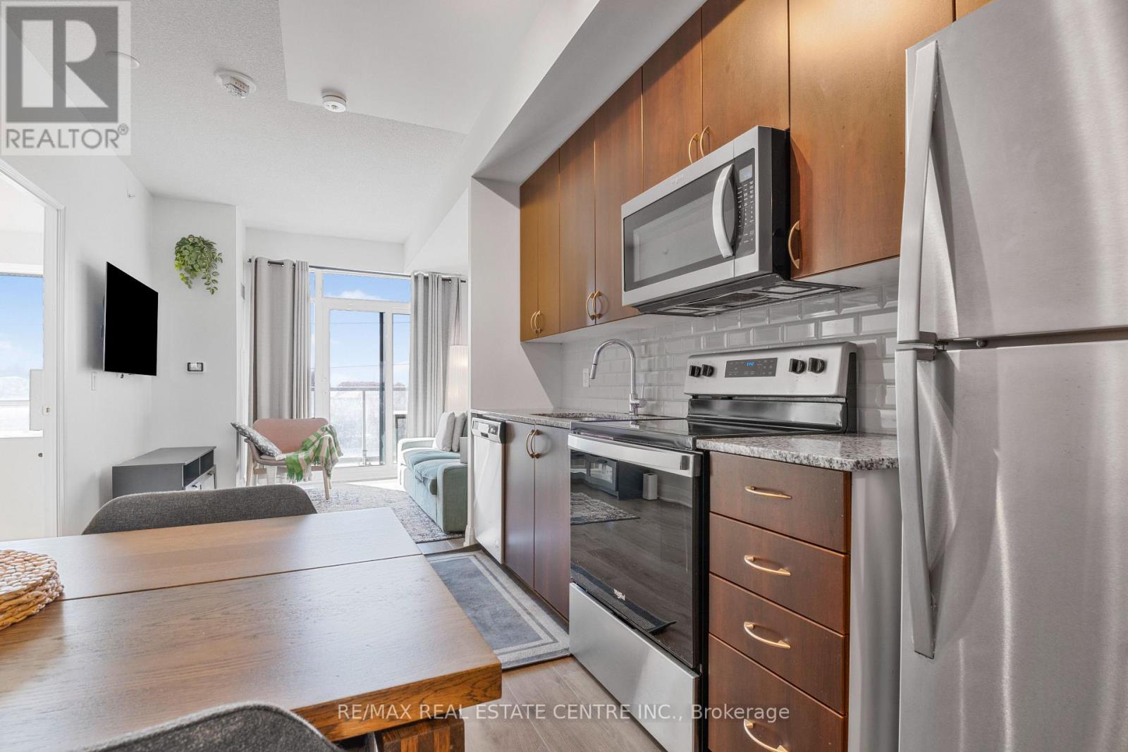 #309 3220 SHEPPARD AVENUE E - 5