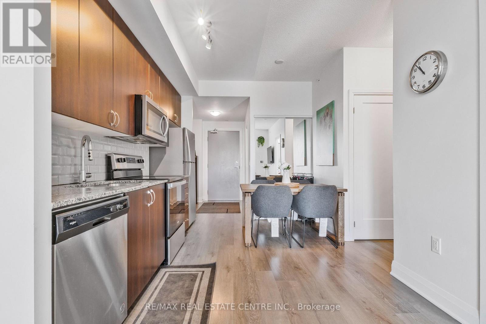 #309 3220 SHEPPARD AVENUE E - 8