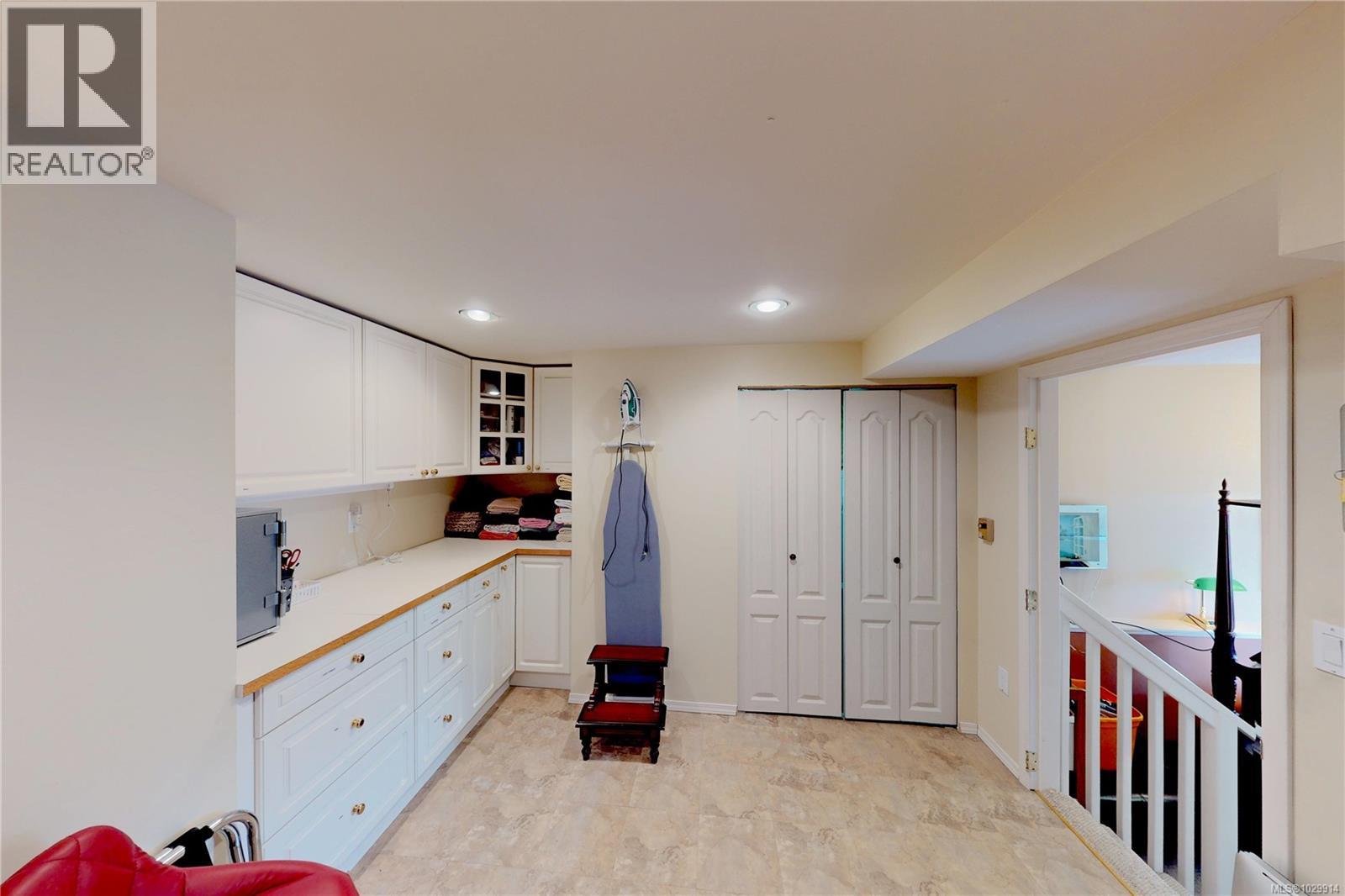 488 Seaview Way - 40