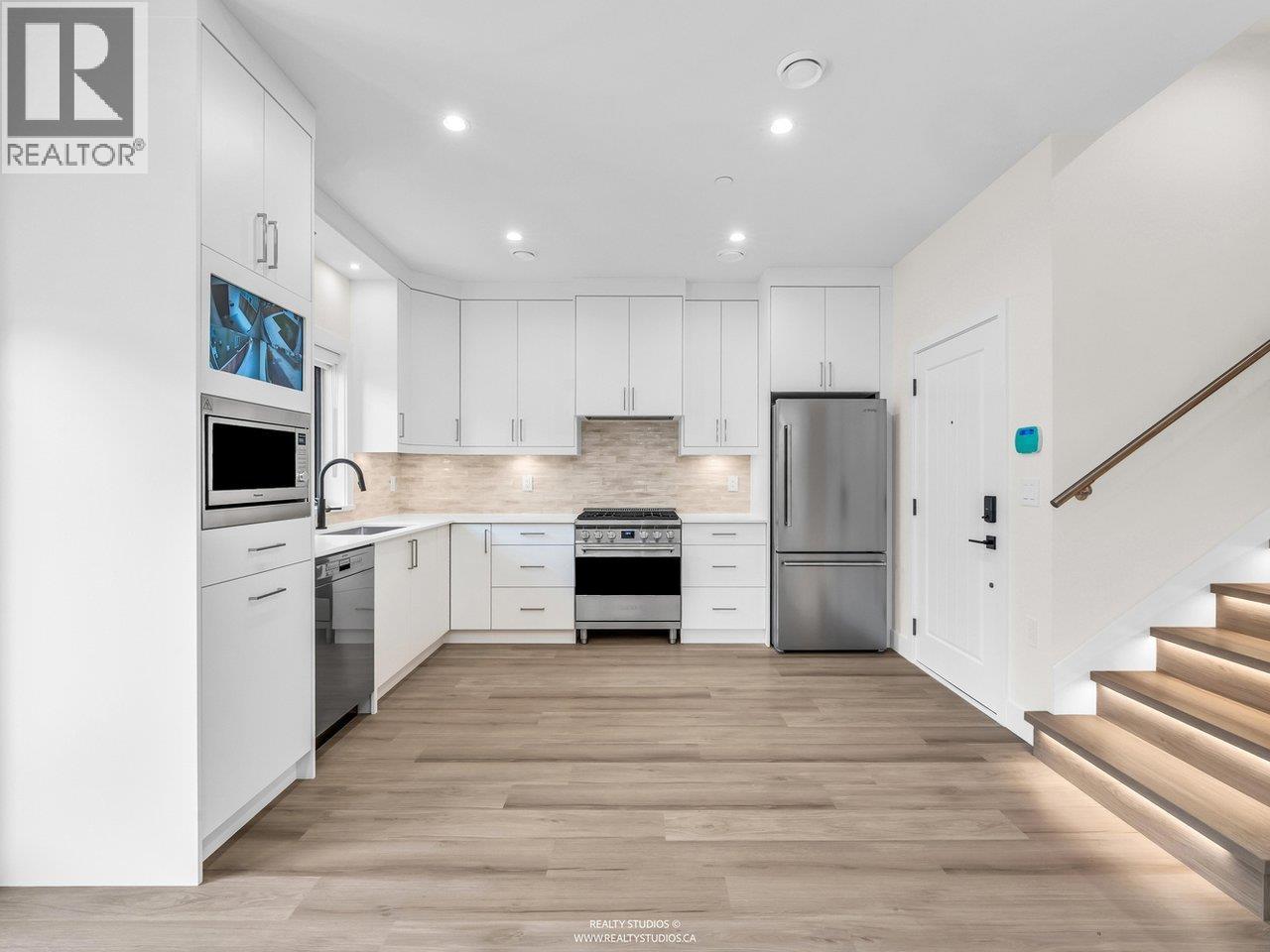 2 4257 KNIGHT STREET, Vancouver