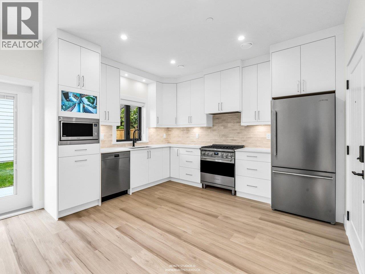 2 4257 KNIGHT STREET, Vancouver