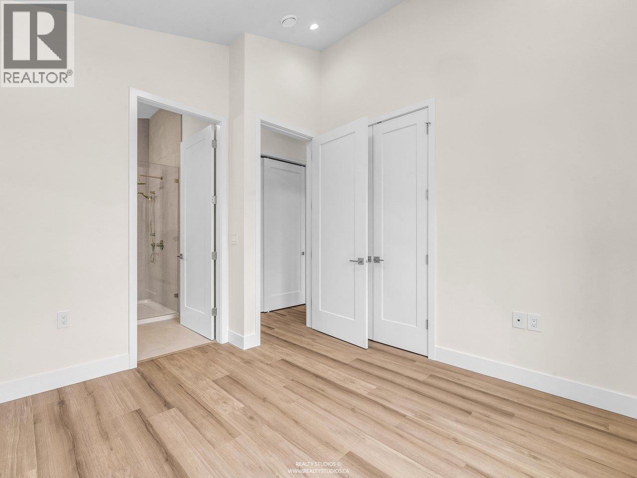2 4257 KNIGHT STREET, Vancouver