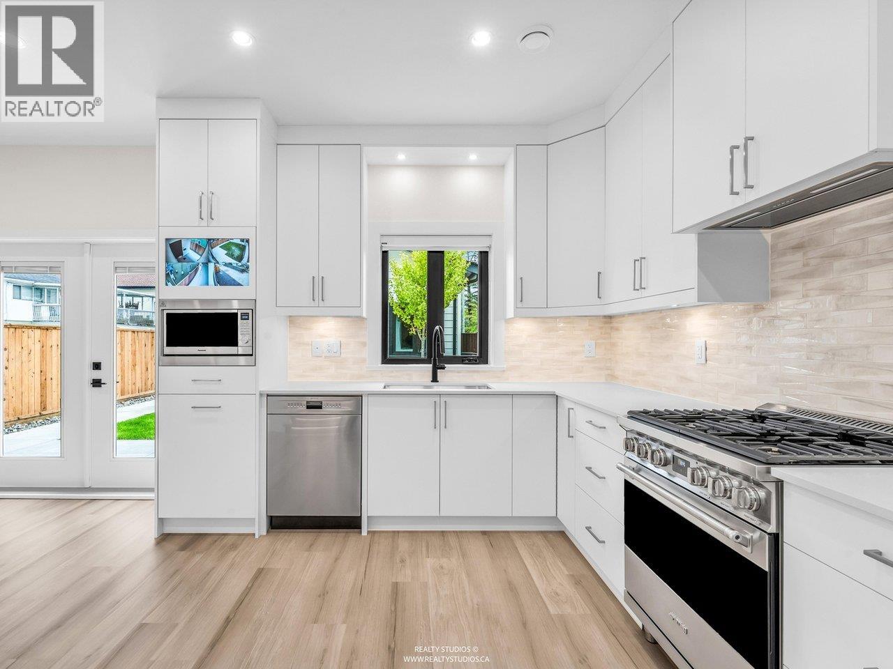 2 4257 KNIGHT STREET, Vancouver