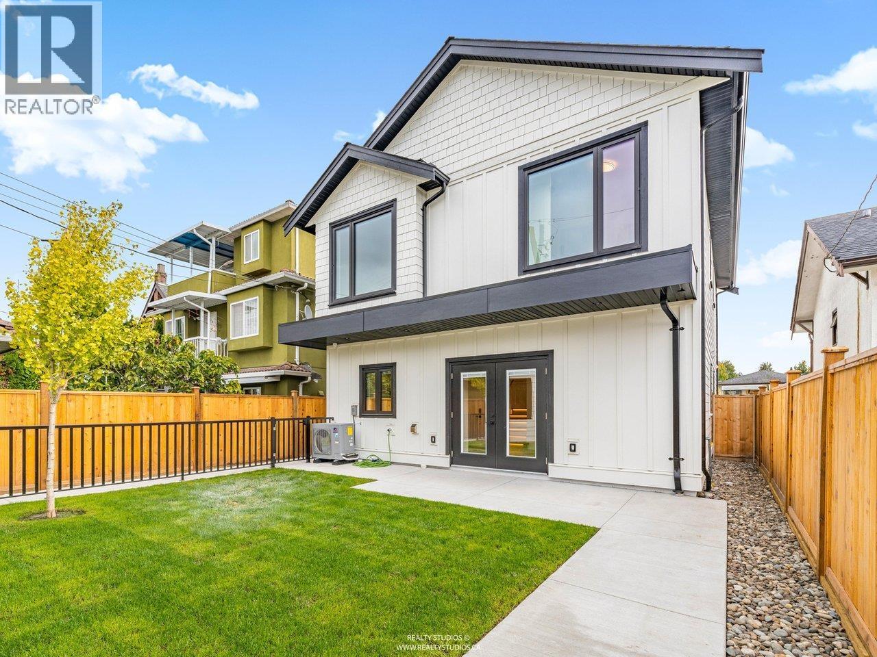 2 4257 KNIGHT STREET, Vancouver