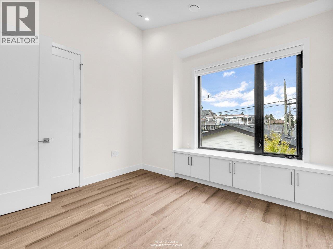 2 4257 KNIGHT STREET, Vancouver