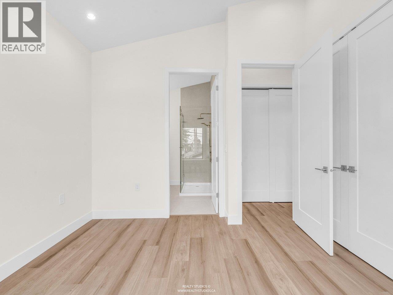 2 4257 KNIGHT STREET, Vancouver