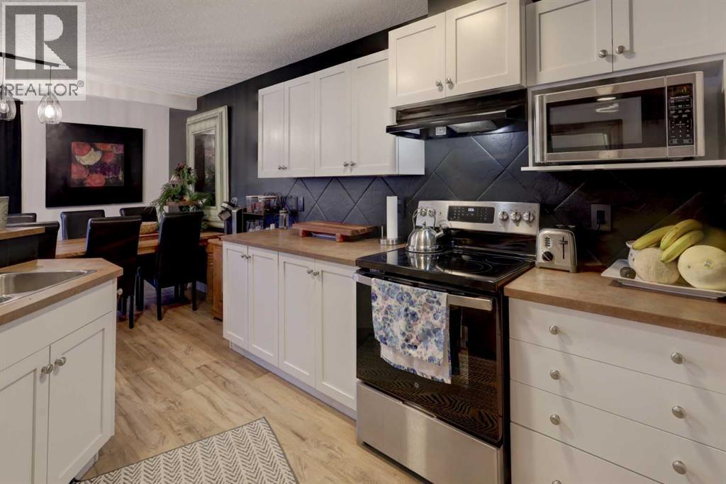 Single Family House for Sale in  Royal Crest Point NW Royal Oak Calgary 