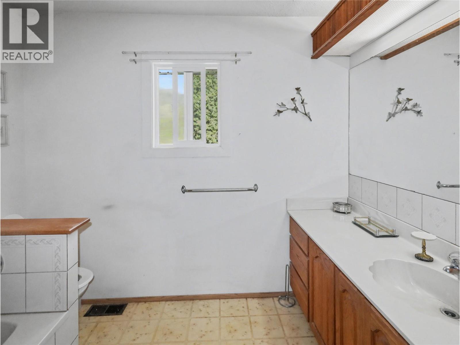 4065 Canning Road, Grand Forks