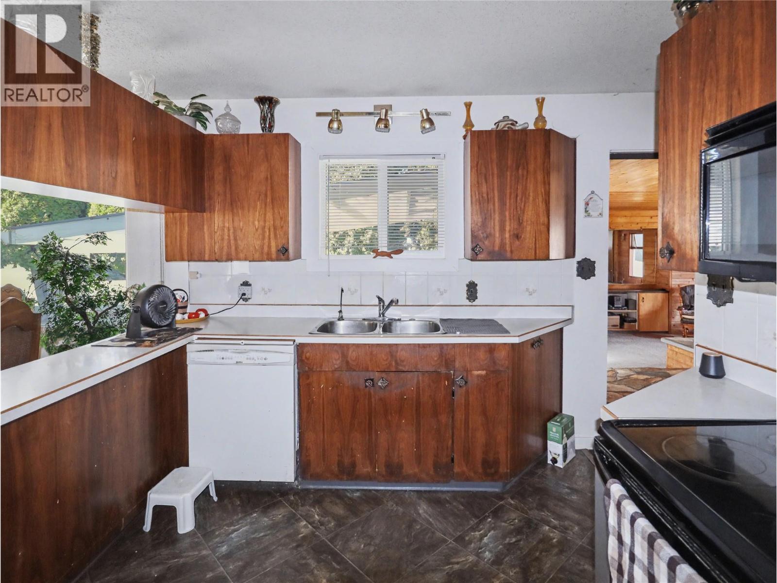 4065 Canning Road, Grand Forks