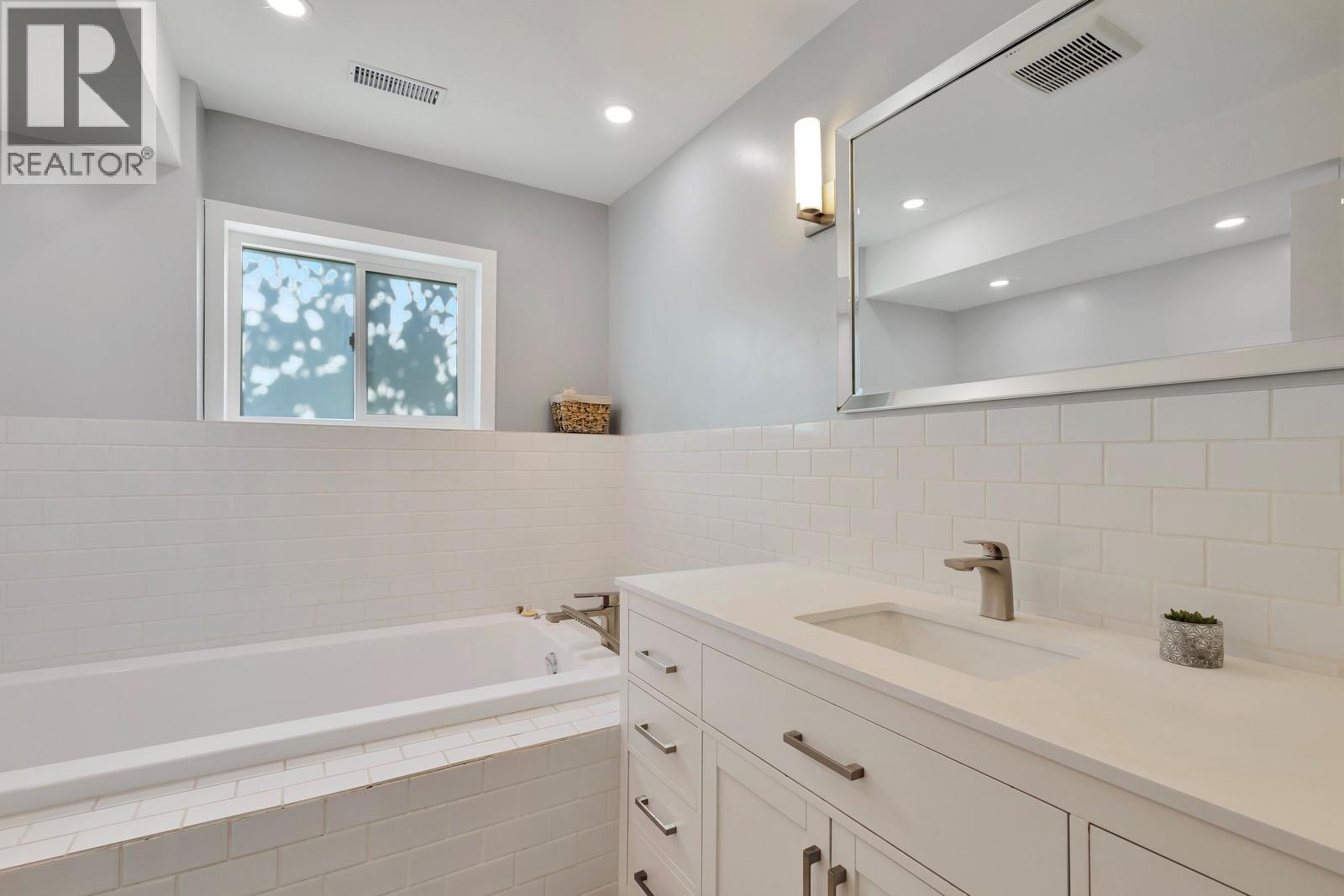  325 McTavish Road, Kelowna