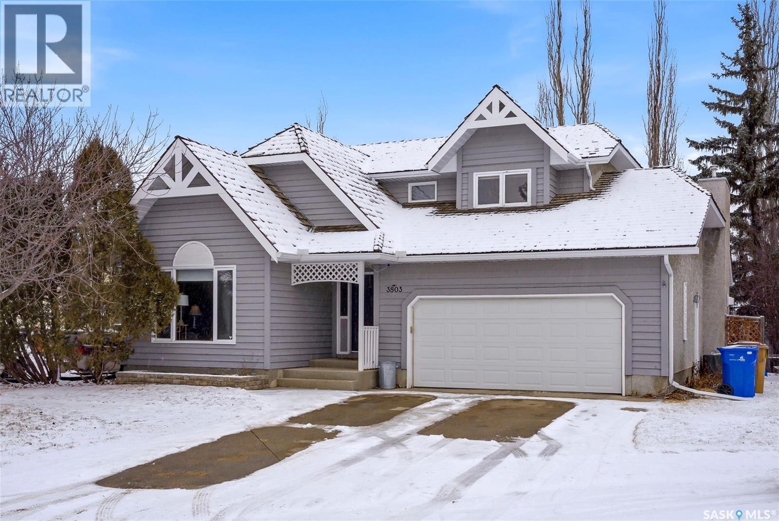 Single Family House 2 Level for Sale in  Bow BAY Regina 