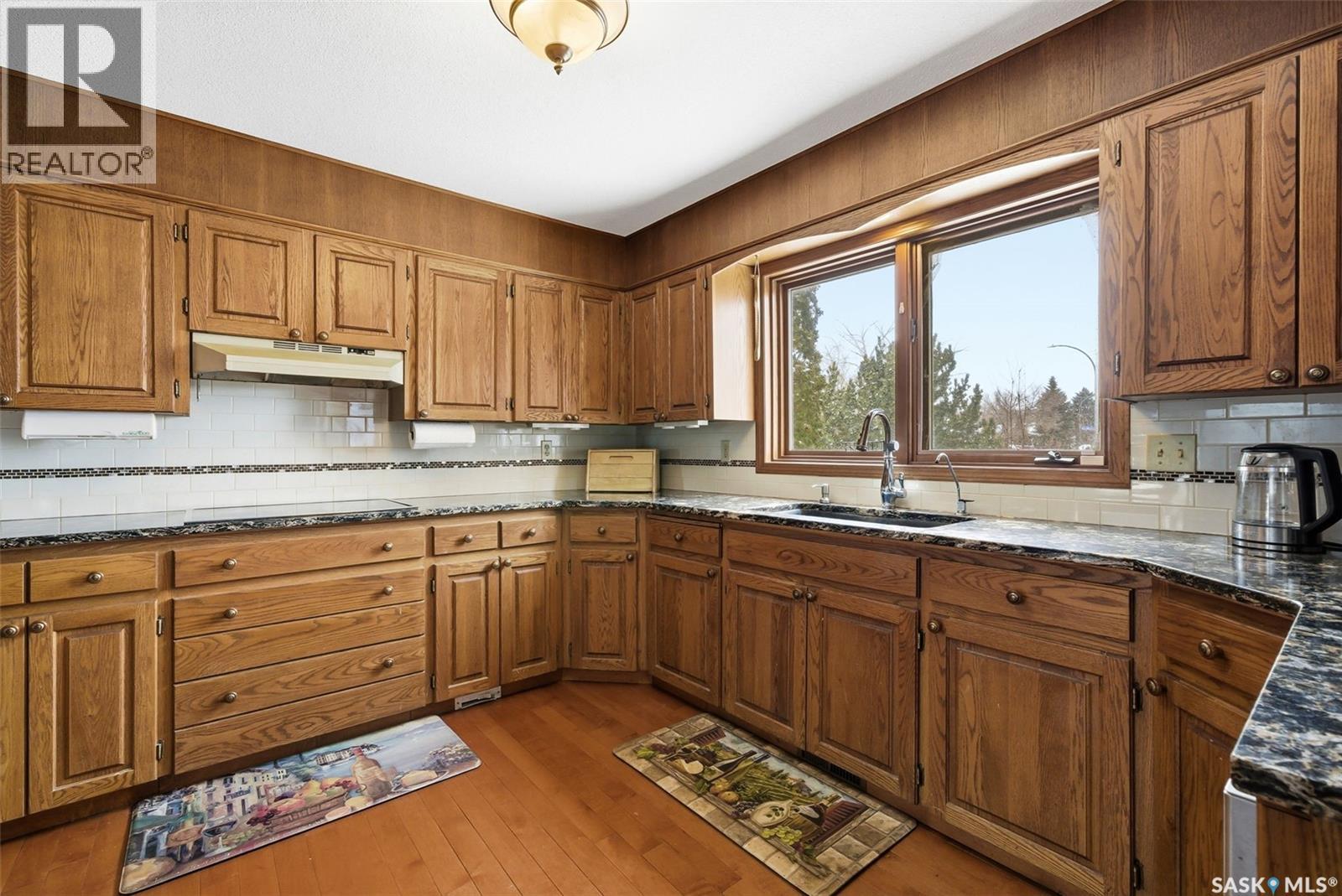 Single Family House 2 Level for Sale in  Bow BAY Regina 