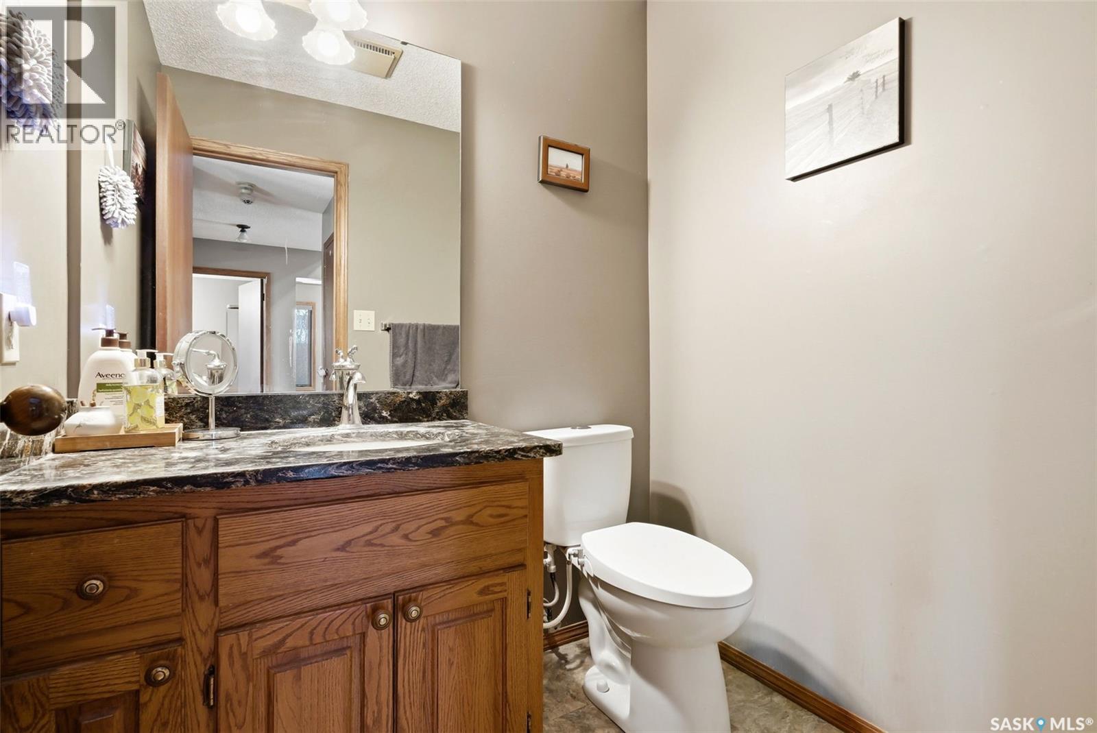 Single Family House 2 Level for Sale in  Bow BAY Regina 