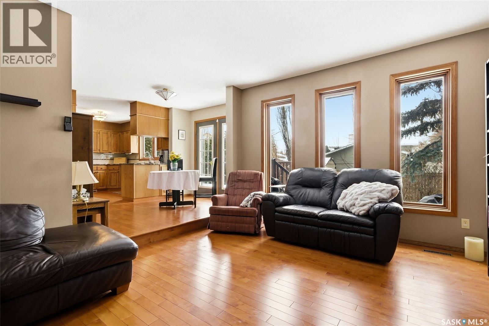 Single Family House 2 Level for Sale in  Bow BAY Regina 