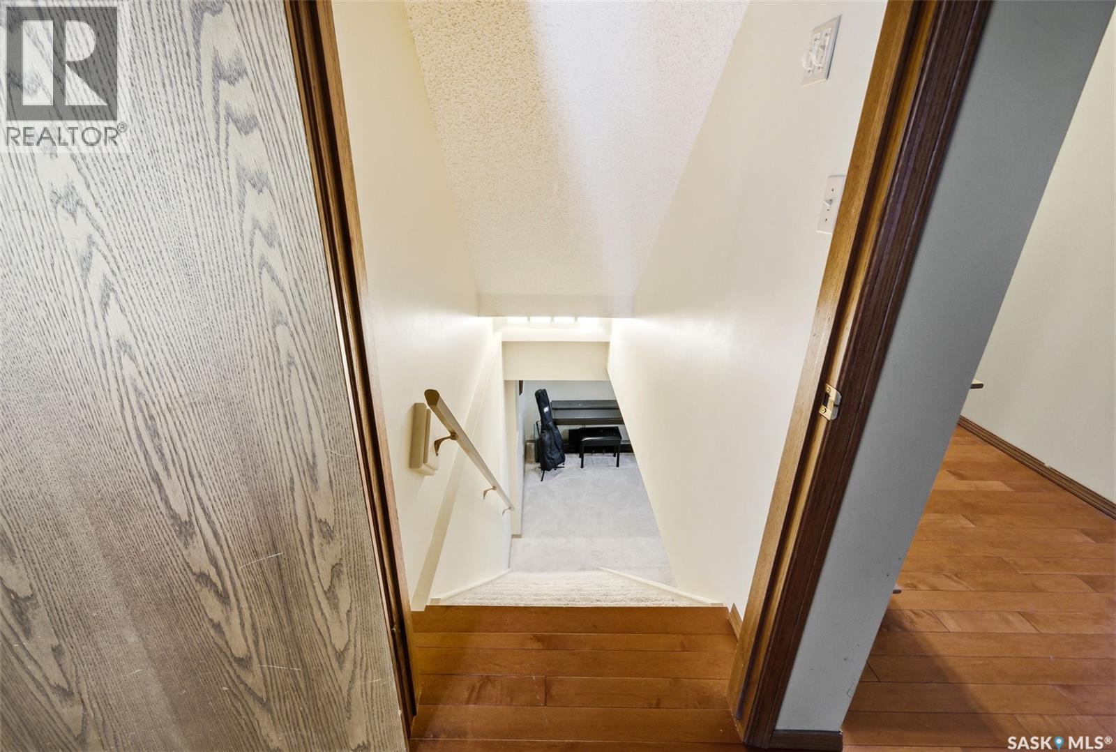 Single Family House 2 Level for Sale in  Bow BAY Regina 