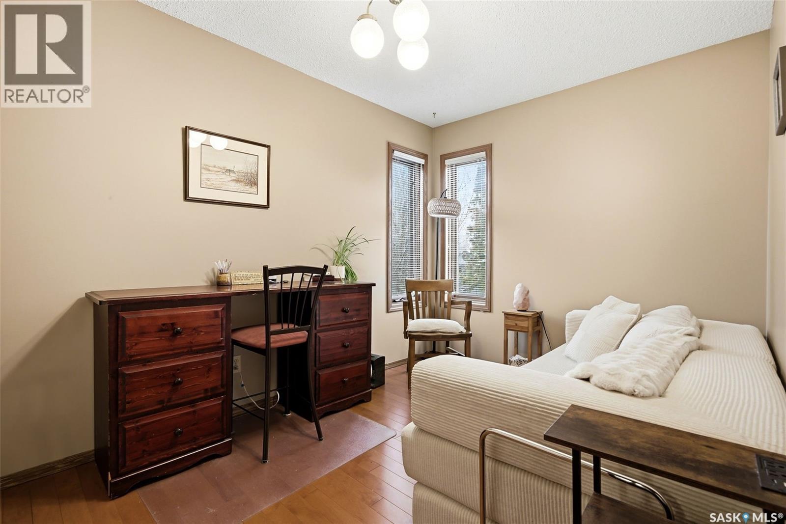 Single Family House 2 Level for Sale in  Bow BAY Regina 